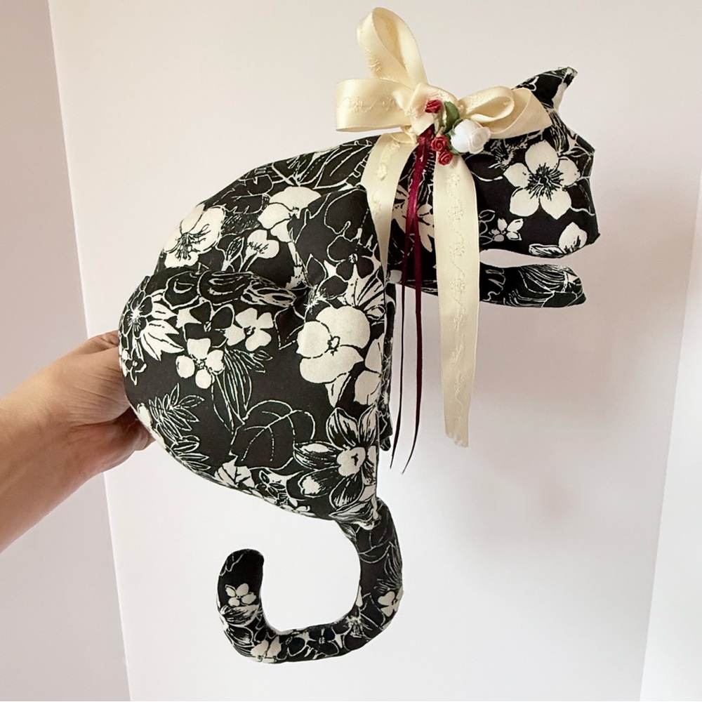 Vintage Handmade Black Floral Fabric Cat Shelf Sitter – Whimsical Curiosity Pose